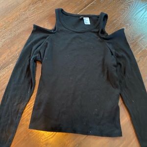 Open shoulder long sleeve top